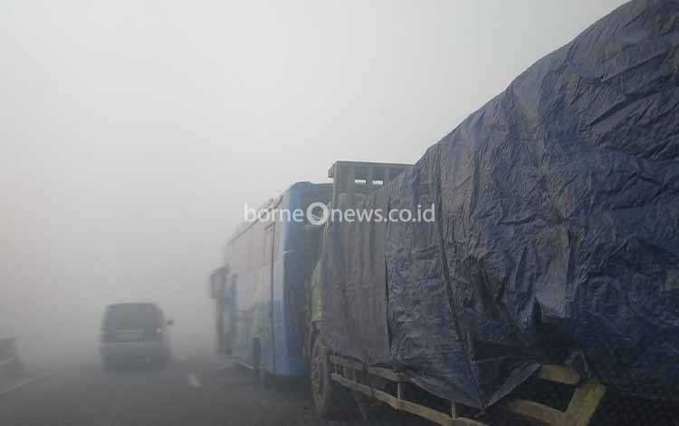Truk Fuso Tabrak Bus di Lingkar Selatan Banjar, Kabut Asap Diduga Jadi Pemicu