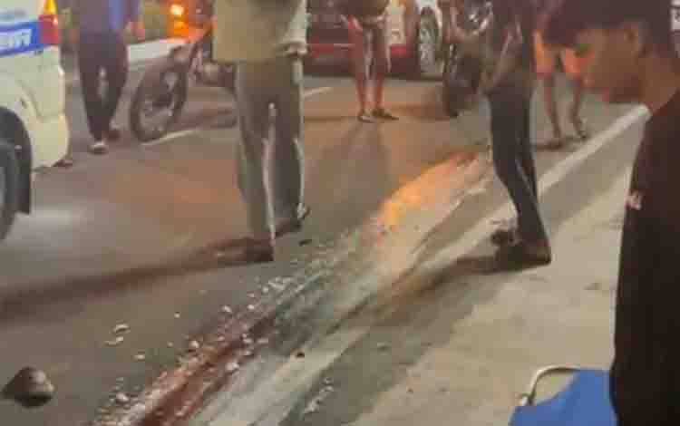 Diduga Tabrak Lari, Dua Pemotor Tergeletak di Jalan Pemuda Kuala Kapuas