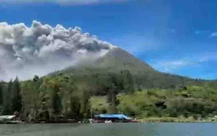 Gunung Sinabung Naik Status Menjadi Siaga