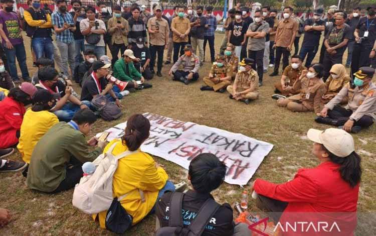 Agustiar Janji Tindaklanjuti Tuntutan Massa soal Karhutla Kalteng
