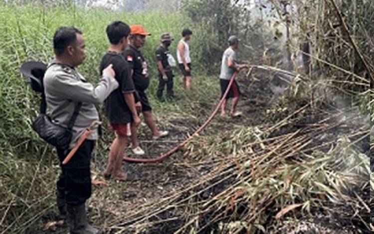 Gambut dan Semak Belukar Jadi Tantangan, Karhutla Desa Siong Barito Timur Masih Dipantau