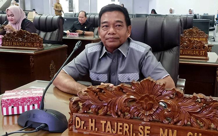 H Tajeri Imbau Warga Barito Utara Waspada Saat Beraktivitas di Sungai Barito
