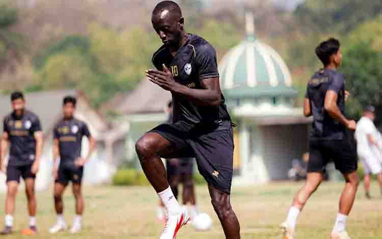 Johnny Jansen Sudah Analisis Kekuatan Isenmulang FC