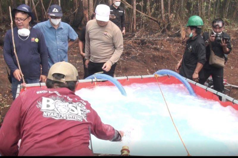 Polda Kalteng Uji Cairan Shabondama Jepang untuk Pemadaman Karhutla Gambut