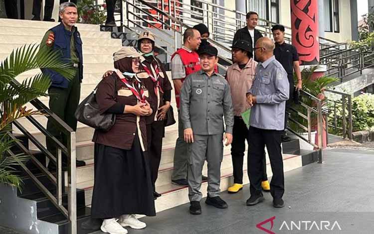 Pesawat Menhut Gagal Mendarat Karena Kabut Asap Karhutla di Kalbar