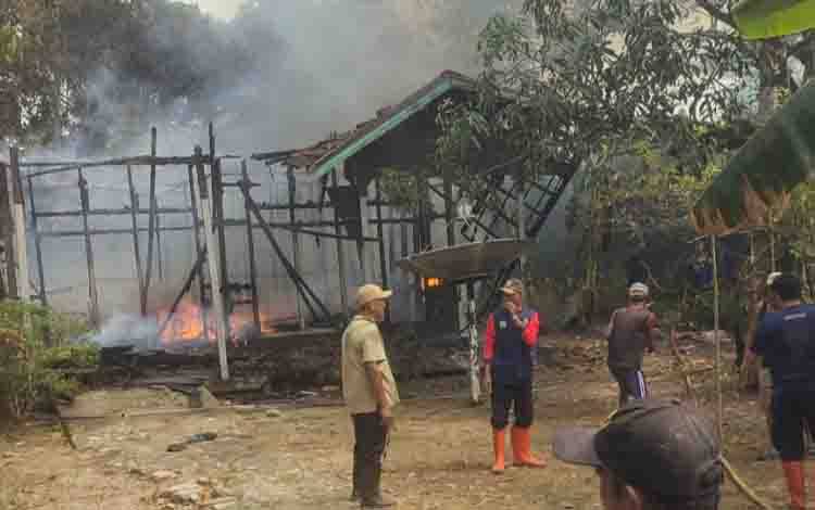 Api Lahap Rumah Warga di Handel Balimau, Bangunan Ulin Ludes Terbakar