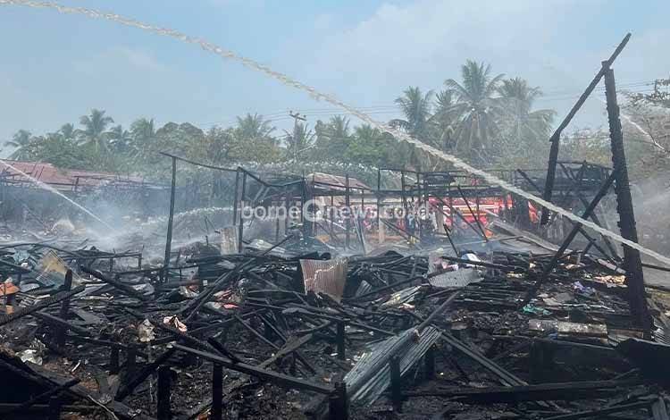 Tiga Rumah Bersisa Puing Usai Terbakar di Desa Aluan Bakti HST