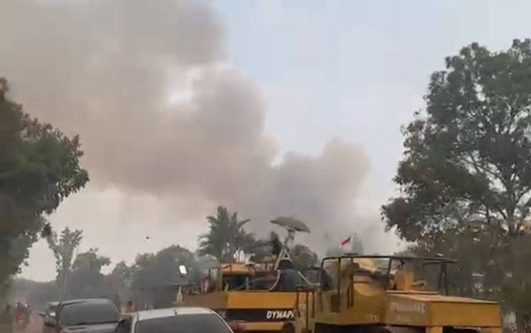 9 Hektare Lahan Terbakar di Kapuas Timur, Asap Karhutla Terlihat dari Jalan Trans Kalimantan