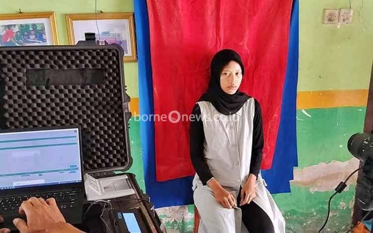 Rekam e-KTP dan Aktivasi IKD Sasar Pelajar SMAN 1 Mentaya Hilir Selatan