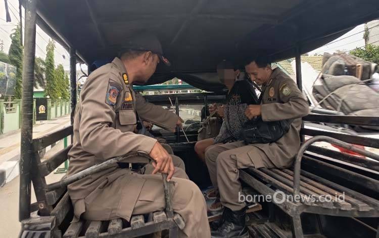 Satpol PP Kotim Amankan Terduga ODGJ usai Dilaporkan Lakukan Kekerasan di Taman Ikon Jelawat