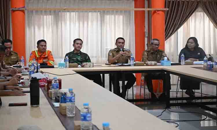 Anggota DPRD Palangka Raya, Sri Ani Rintuh saat hadiri rapat evaluasi dan rekomendasi status tanggap darurat karhutla Kota Palangka Raya di BPBD Kota Palangka Raya, September 2026 (Foto:MARINI)