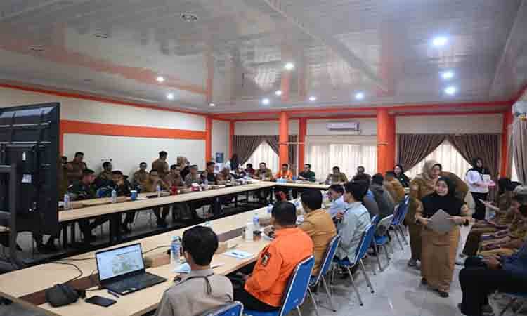 Rapat evaluasi dan rekomendasi status tanggap darurat karhutla di BPBD Kota Palangka Raya, Selasa, 8 September 2026 (Foto:MARINI)