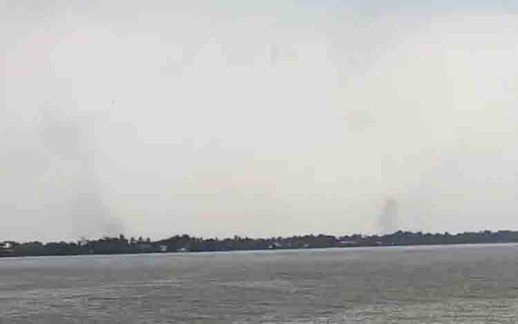 Hujan Deras Guyur Muara Dadahup, Asap Karhutla Masih Terlihat di Seberang Sungai