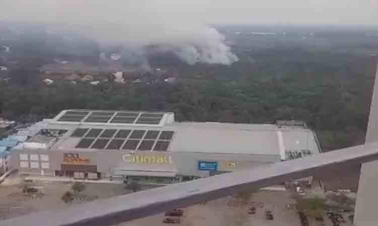 Situasi karhutla yang terjadi tepat di belakang Citimall Kuala Kapuas, Rabu, 9 September 2026. (FOTO: TRC Kapuas)
