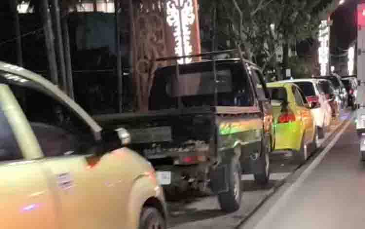 Antrean BBM di SPBU Pati Rumbih Kapuas Mengular hingga 1 Kilometer