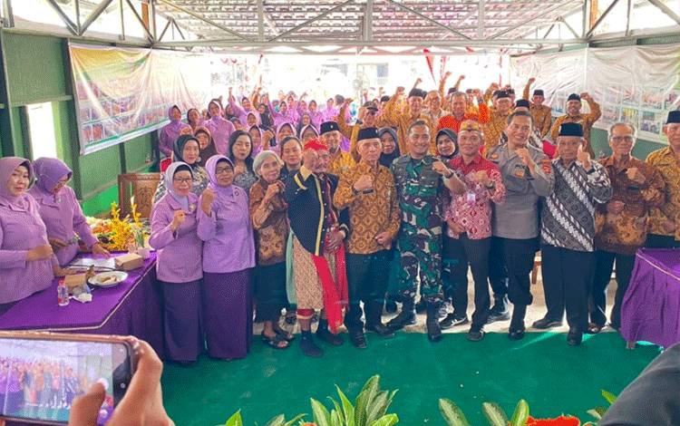 Persatuan Purnawirawan dan Warakawuri TNI dan Polri (PEPABRI) Kabupaten Kapuas saat menggelar syukuran dalam rangka memperingati Hari Ulang Tahun (HUT) ke-67 PEPABRI pada Sabtu, 12 September 2026 di Aula Pepabri, Kuala Kapuas. (FOTO: Diskominfo Kps)