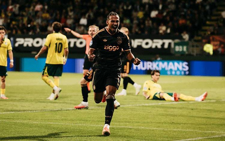 Dean James Imbang dengan Eagles, Hubner dan Romeny Kalah 1-5 dari Ajax