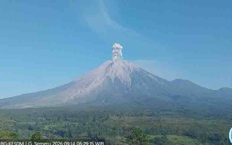 Gunung Semeru Erupsi 3 Kali dengan Tinggi Letusan hingga 1.000 Meter
