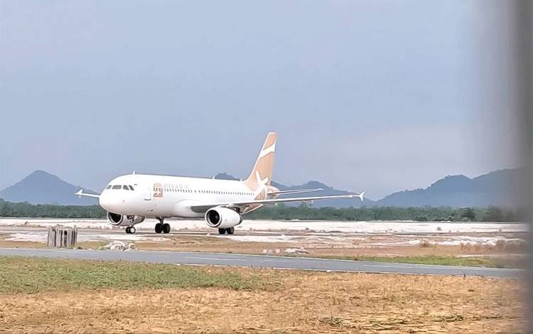Kabut Asap Hentikan Penerbangan di Bandara Singkawang Hampir Sebulan