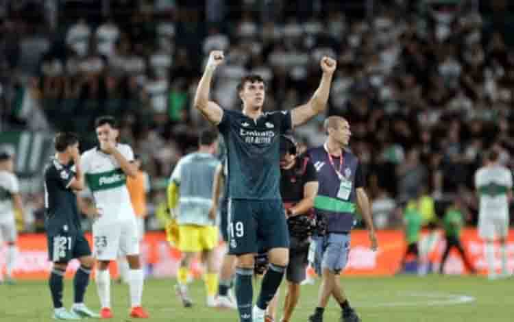 Carlos Espi Antar Real Madrid Kalahkan Elche 3-2