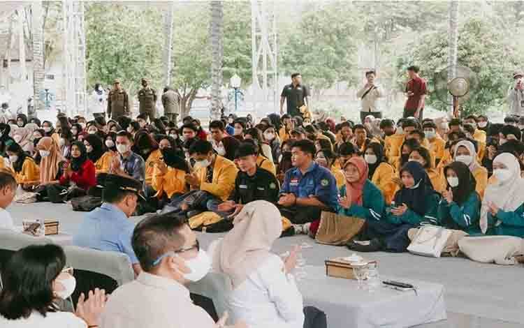 Gubernur Agustiar Ajak Mahasiswa Bijak Gunakan Media Sosial Saat Karhutla