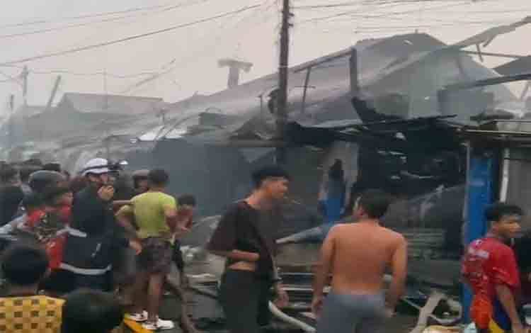 Kebakaran Hanguskan 14 Bangunan di Pasar Lama Banjarmasin