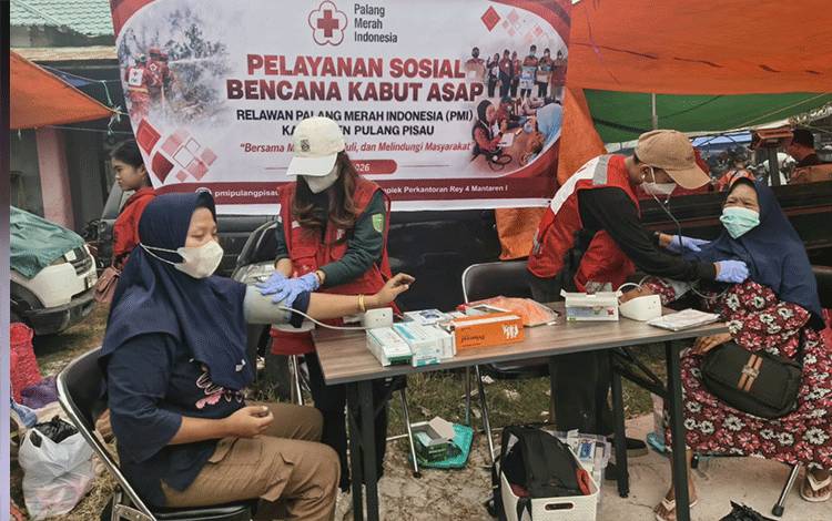 PMI Pulang Pisau Bagikan Masker dan Gelar Cek Kesehatan Gratis