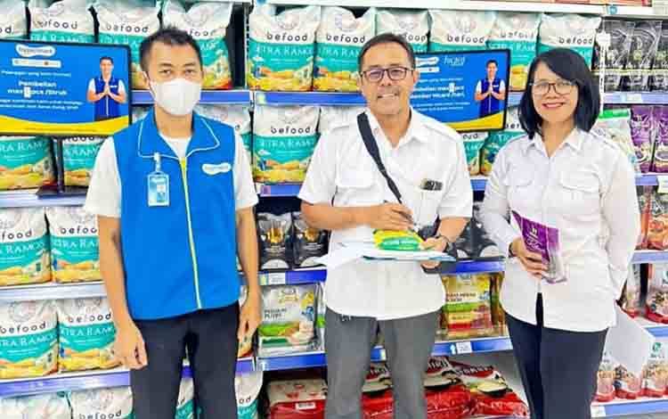DPKP Kotim Temukan 2 Merek Beras Fortifikasi Abal-abal Dijual di Swalayan