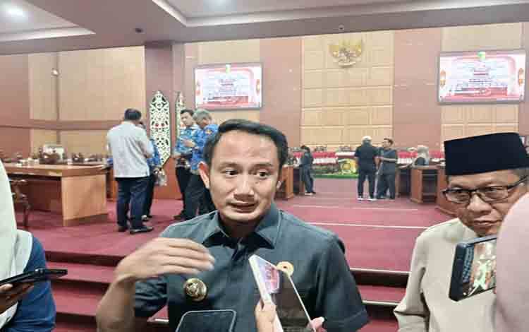 Keterlambatan Pasokan BBM Picu Antrean Panjang di Palangka Raya