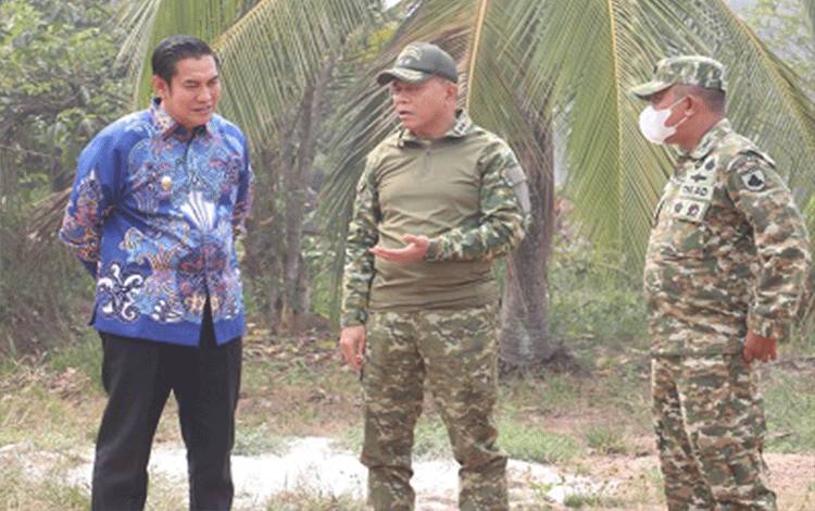 Pangdam XXII/Tambun Bungai Tinjau Pembangunan Dua Sumur Bor di Hanjak Maju