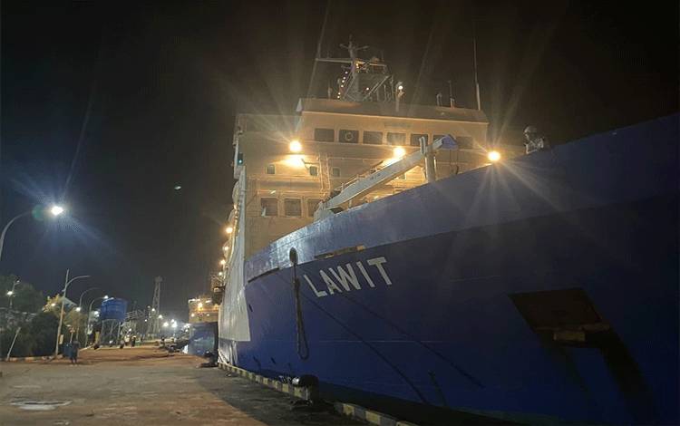 Armada KM Lawit milik Pelni saat bersandar di Pelabuhan Panglima Utar Kumai. (FOTO: IST)