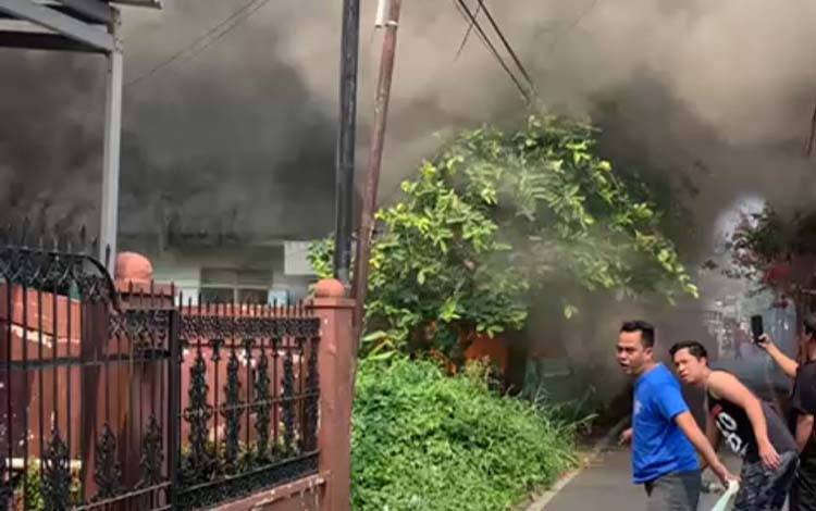 Api Melalap 4 Bangunan di Permukiman Padat Jalan Cempaka XI Banjarmasin