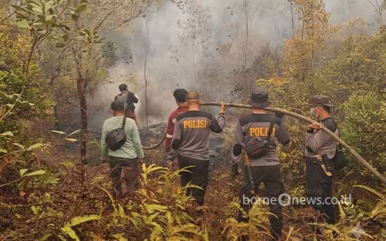 Karhutla 7 Hektare Mengarah ke Permukiman Murutuwu Bartim, Tim Gabungan Berjibaku Sekat Api