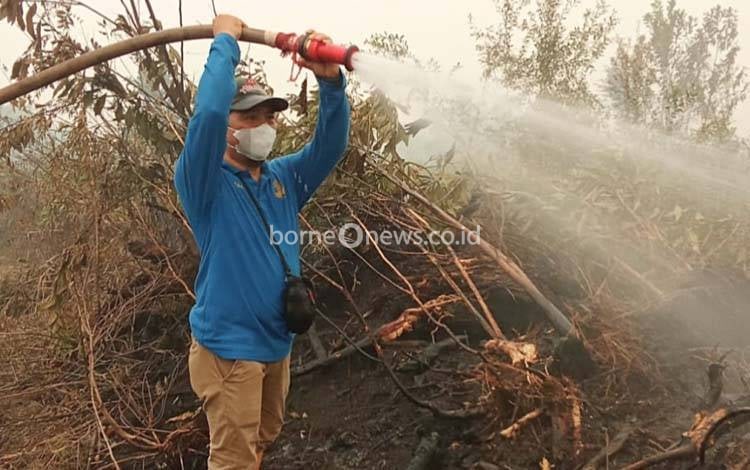 BKPSDM Palangka Raya Turunkan Personel Bantu Tangani Karhutla di Lingkar Dalam