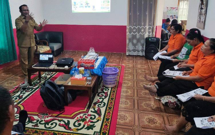 Sekolah Lansia di Gunung Mas Bekali Peserta Komunikasi Efektif hingga Atasi Nyeri Lutut