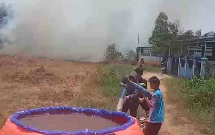 Karhutla Mendekati Permukiman Warga di Gang Gerdayak Kuala Kapuas