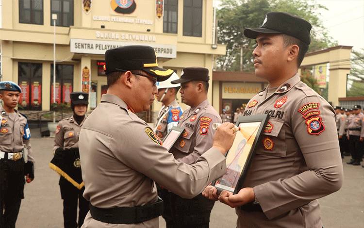 Dua Anggota Polres Kotim Dipecat Tidak Hormat