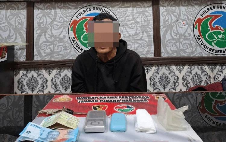 Polisi Gerebek Pengedar Sabu di Tewah Gunung Mas, 9,62 Gram Sabu Ditemukan di Kantong Celana