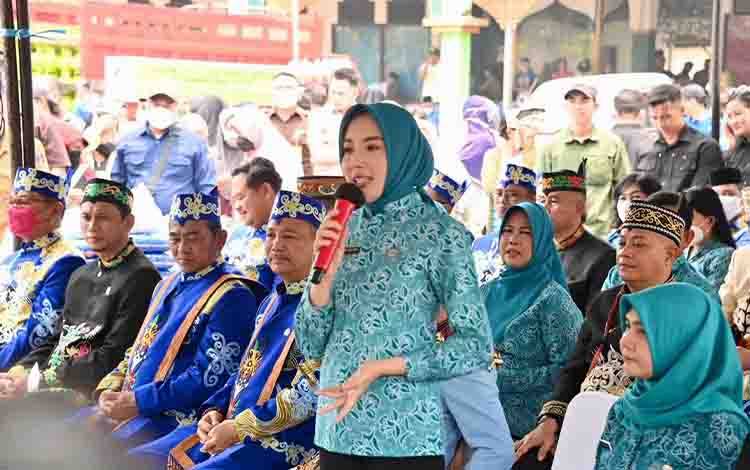 TP PKK Kalteng Salurkan Bantuan untuk Kader, Balita dan Ibu Hamil di Barsel