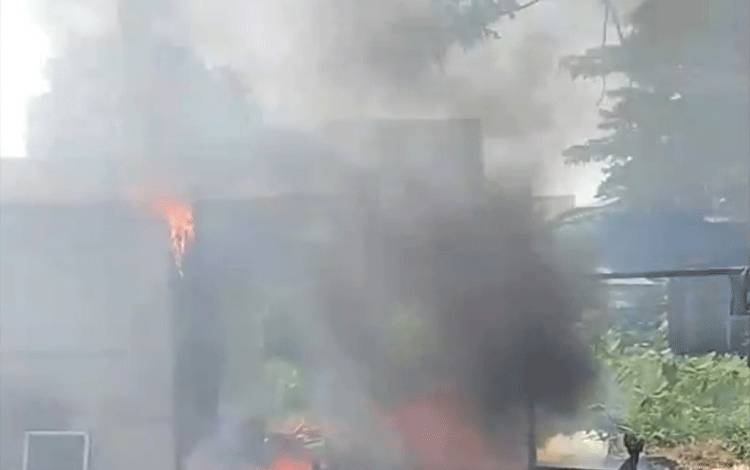 Sebuah Rumah Gubuk di Kelayan Selatan Hangus Terbakar