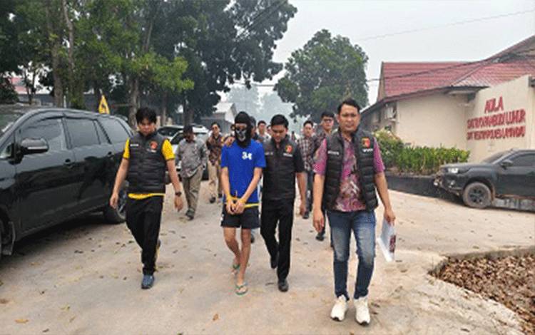 Rekonstruksi Kasus Pembunuhan di Belantikan Raya, Tersangka Peragakan Kronologi
