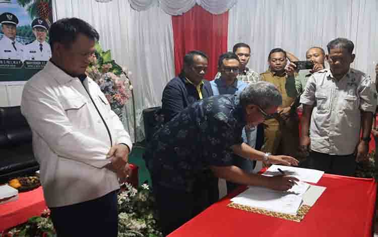 Bupati Seruyan Saksikan MoU PT Musirawas dan Koperasi Telaga Ringgit