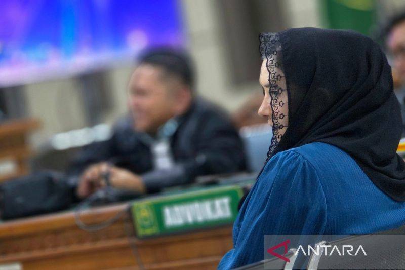 Bupati Pekalongan Fadia Arafiq Dituntut 5 Tahun Penjara