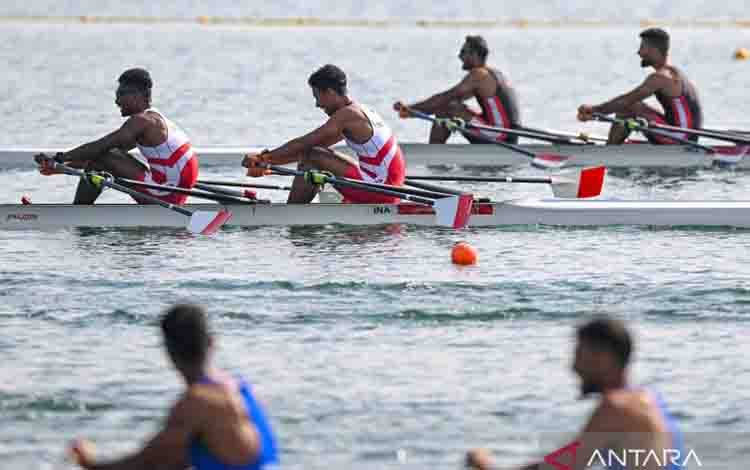 Atlet dayung putra Indonesia Febrian (kedua kiri) dan La Memo (kiri) memacu kecepatannya pada final dayung double scull putra Asian Games 2026 di Nagaragawa International Regatta Course, Kaizu, Gifu, Jepang, Kamis (24/9/2026). Febrian dan La Memo gagal meraih medali usai finis di posisi keempat dengan catatan waktu 6 menit 14,42 detik. ANTARA FOTO/Fauzan/nz