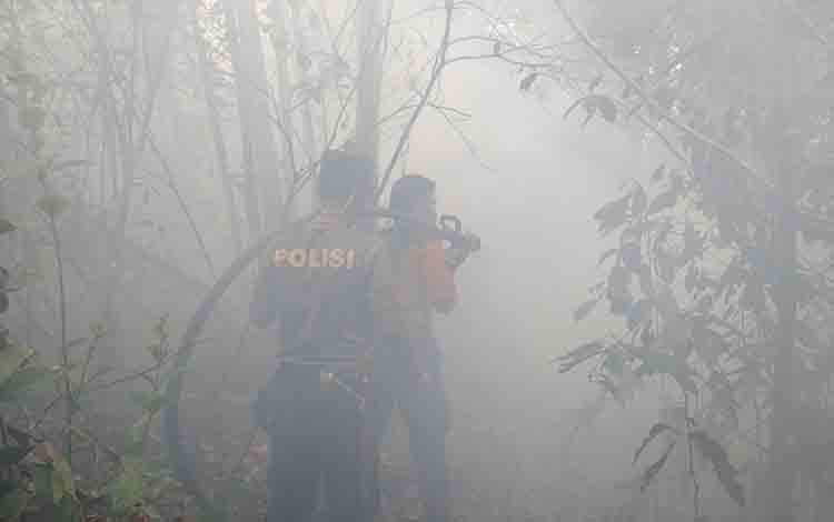 50 Hektare Lahan Gambut Terbakar di Bambulung, Petugas Berjibaku Cegah Api Meluas