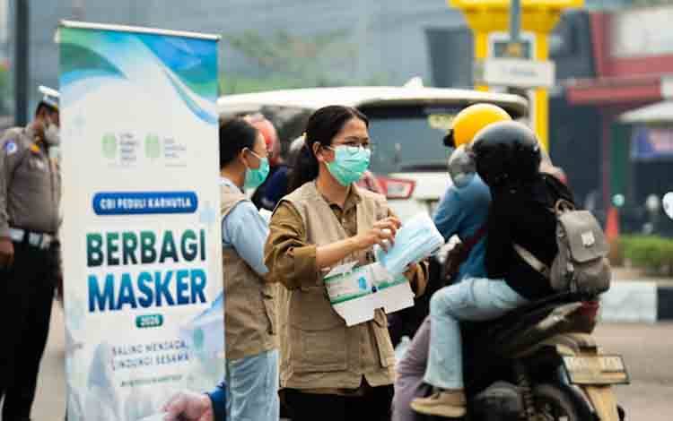 Tanggap Dampak Karhutla, SSMS-CBI Group Bagikan Ribuan Masker Gratis