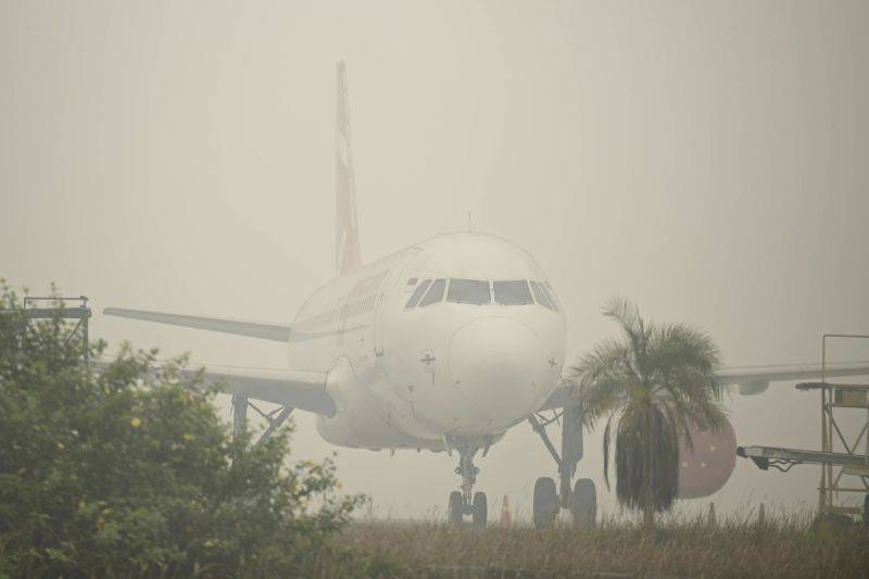 Bandara Tjilik Riwut Tetap Buka Meski Penerbangan Terhenti akibat Kabut Asap