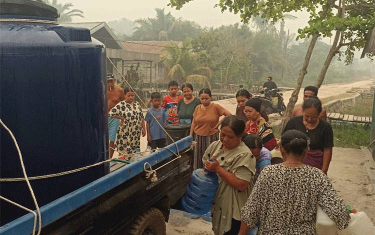 Gubernur Kalteng Didistribusikan 1 Juta Liter Air Bersih di Kotim dampak Air Sungai Mengasin