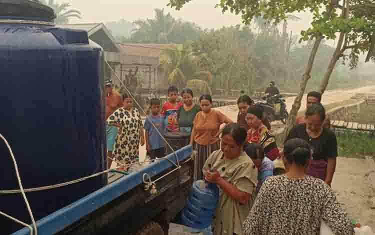 Air Sungai Asin, Gubernur Kalteng Didistribusikan 1 Juta Liter Air Bersih di Kotim