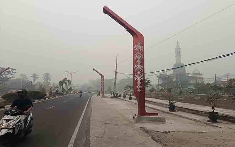 Asap Selimuti Kuala Kapuas di Siang Hari, Hotspot Hanya Kategori Sedang dan Sumber dari Timur-Tenggara